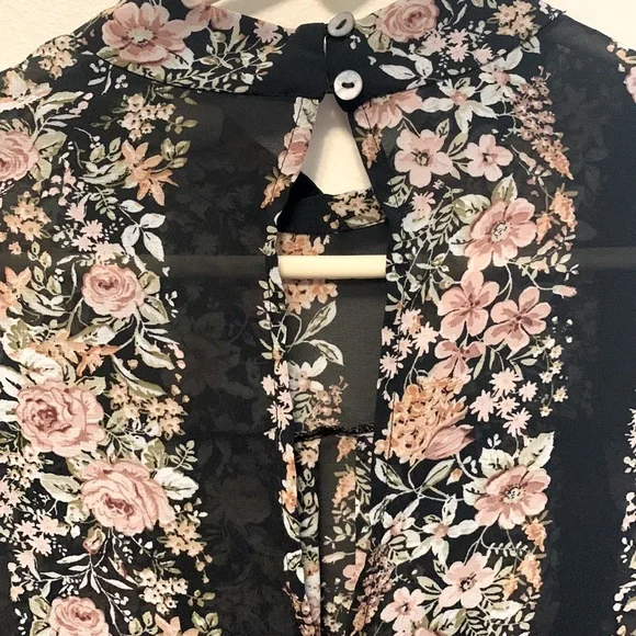 Forever 21 sheer floral top - Picture 7 of 8